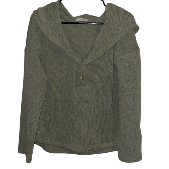 new in Sweaters - 🌹NEW IN HOODED GREEN SWEATER